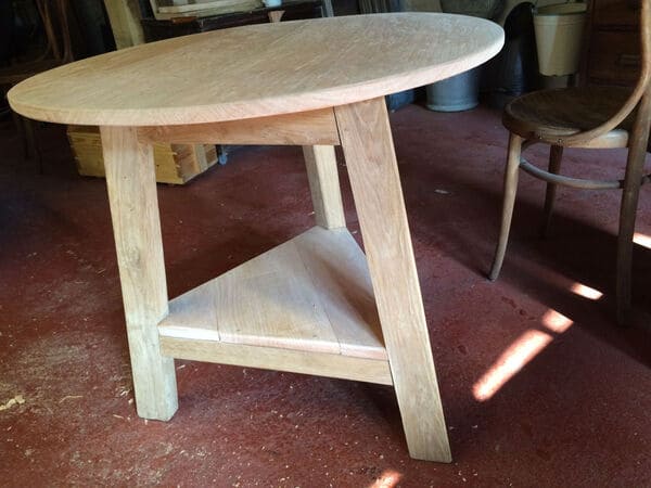 Oak cricket table - Table de cricket en chêne inspirée d'un exemple du XVIIe siècle - meubles sur mesure fabriqués à la main avec des outils traditionnels