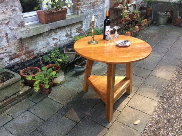 Oak cricket table - Table de cricket en chêne inspirée d'un exemple du XVIIe siècle - meubles sur mesure fabriqués à la main avec des outils traditionnels