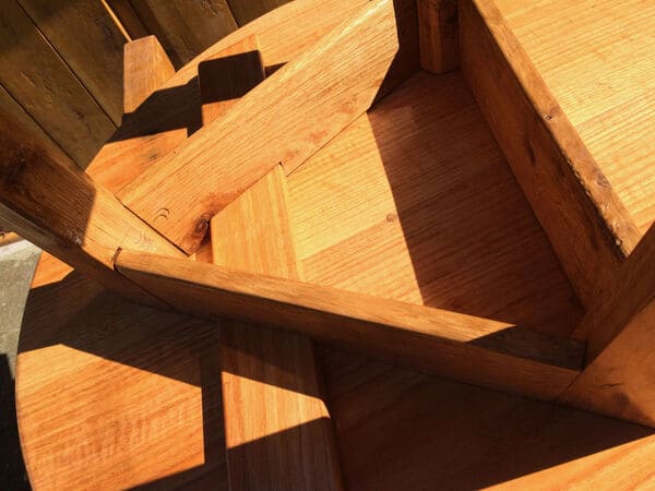 Oak cricket table - Table de cricket en chêne inspirée d'un exemple du XVIIe siècle - meubles sur mesure fabriqués à la main avec des outils traditionnels