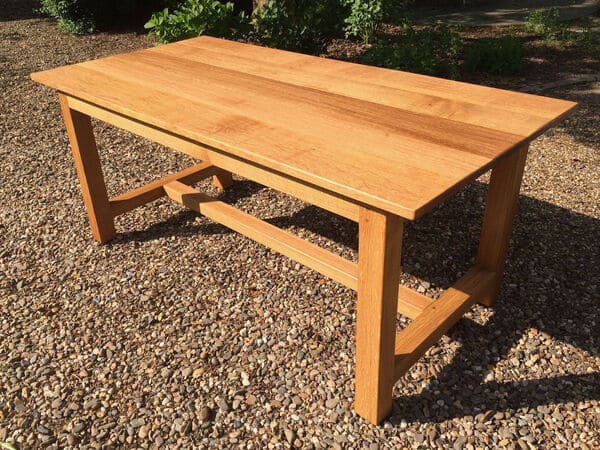 Oak table - Table en chêne classique, conçue pour durer plusieurs générations - meubles sur mesure fabriqués à la main avec des outils traditionnels