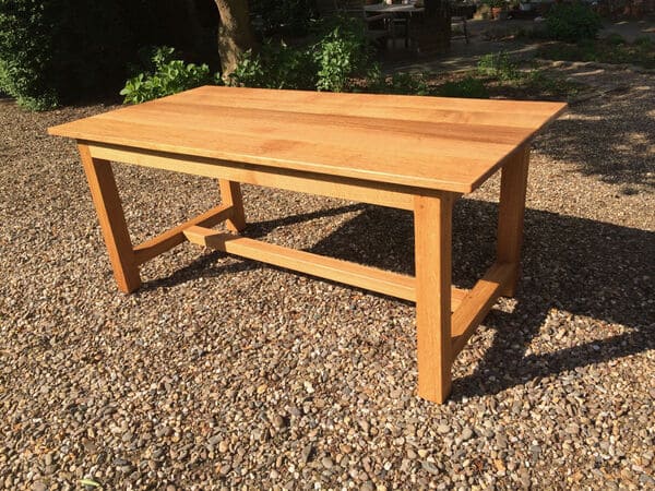 Oak table - Table en chêne classique, conçue pour durer plusieurs générations - meubles sur mesure fabriqués à la main avec des outils traditionnels