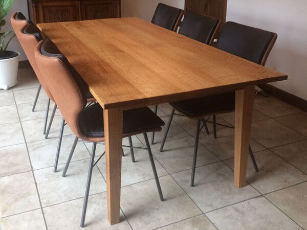 Oak table - Table en chêne classique - meubles sur mesure fabriqués à la main avec des outils traditionnels