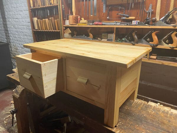 Pine bench - Banc en pin avec tiroirs à queue d'aronde - meubles sur mesure fabriqués à la main avec des outils traditionnels