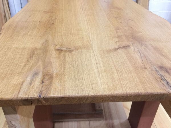 Live-edge - Plateau de table en chêne à bordure vive - meubles sur mesure fabriqués à la main avec des outils traditionnels