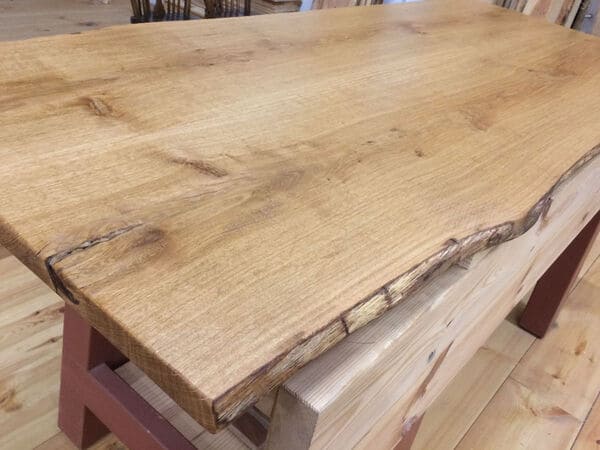 Live-edge - Plateau de table en chêne à bordure vive - meubles sur mesure fabriqués à la main avec des outils traditionnels