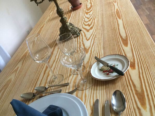 Long table - Table longue en pin - meubles sur mesure fabriqués à la main avec des outils traditionnels